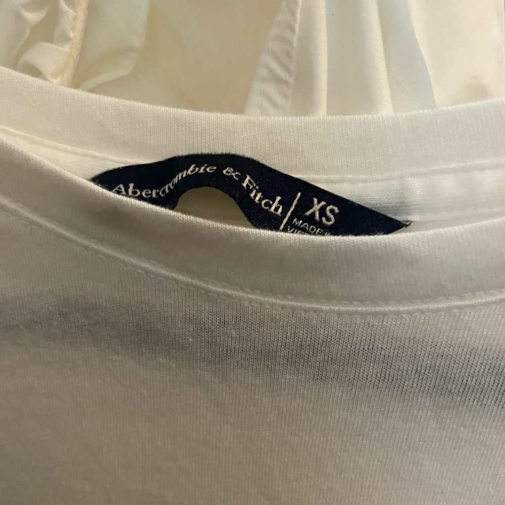 Abercrombie and Fitch White T-Shirt with American Flag Patch - Picture 2 of 3